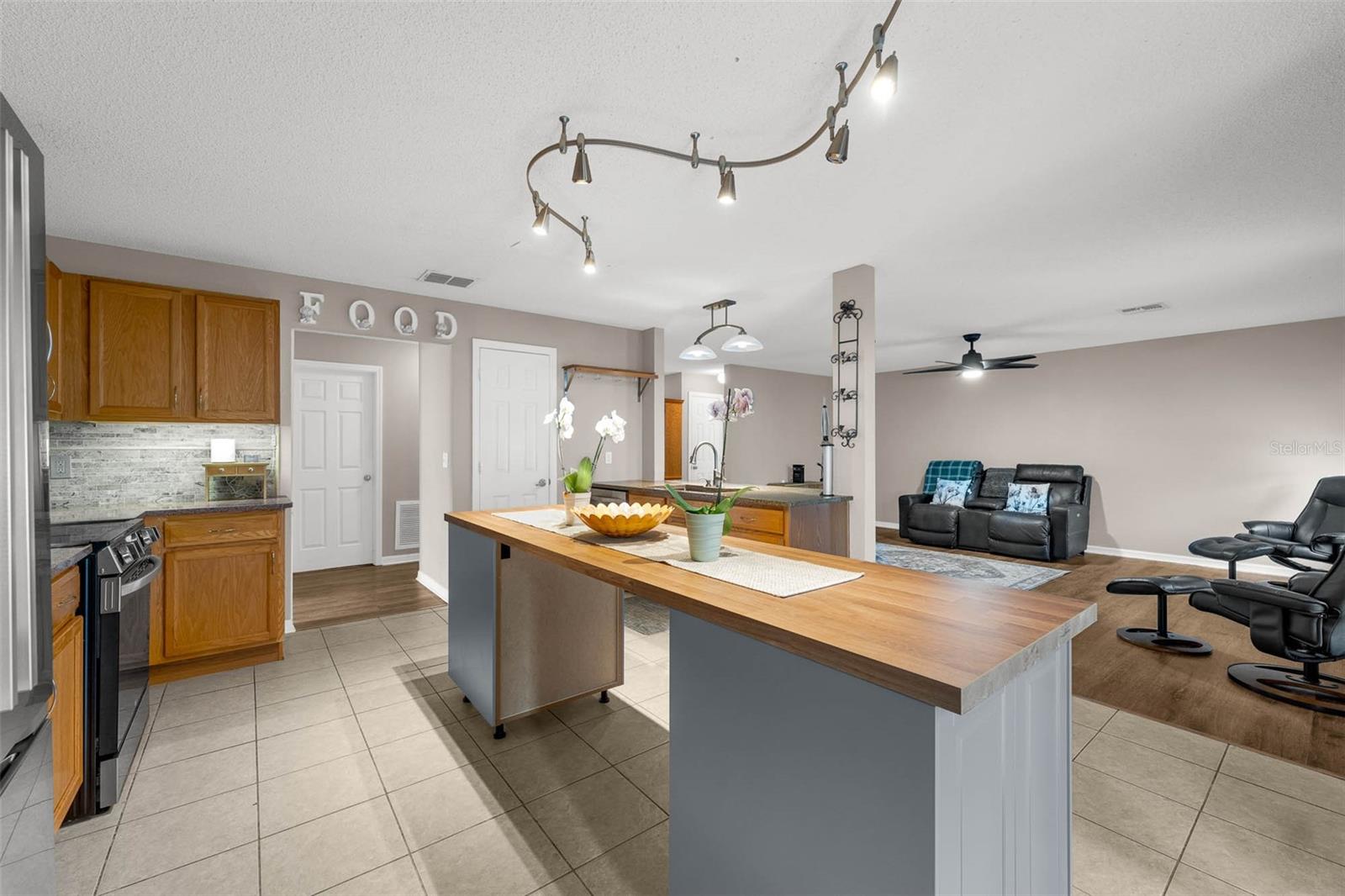 Image 17 of 53 For 754 Bristol Forest Way