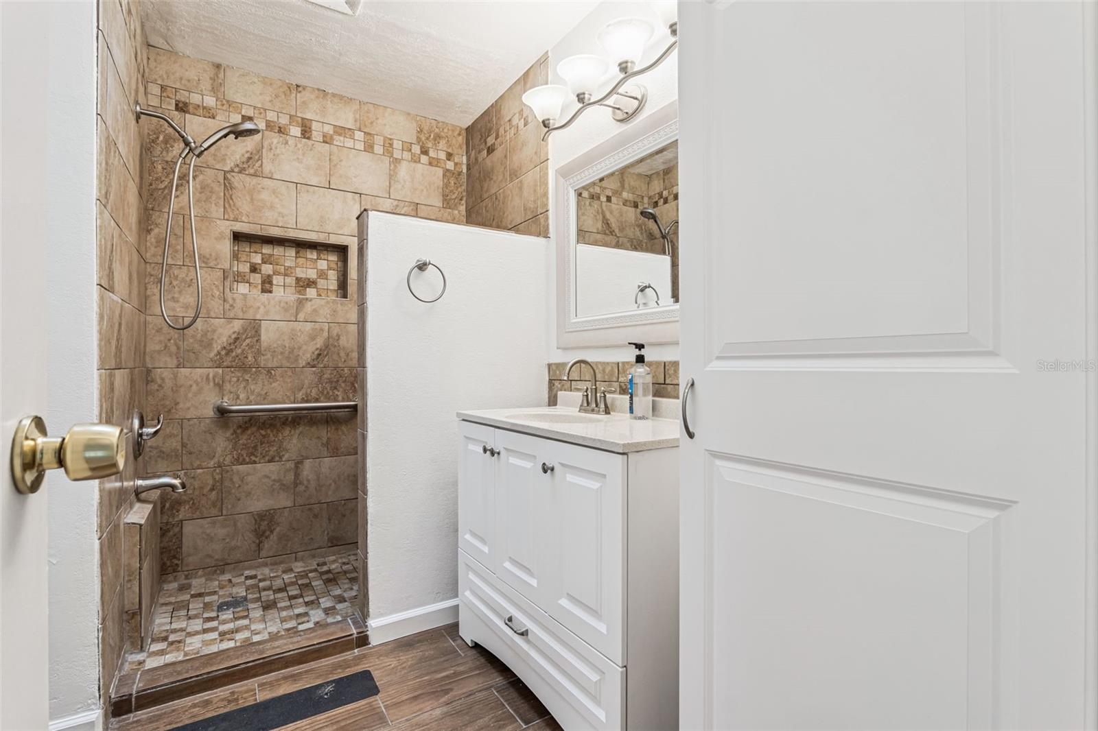 Image 11 of 19 For 1256 Pin Oak Drive