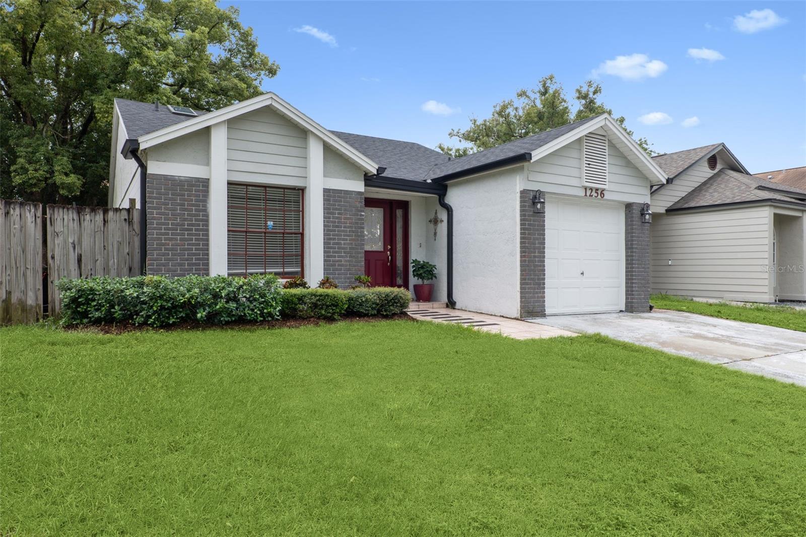 Image 2 of 19 For 1256 Pin Oak Drive