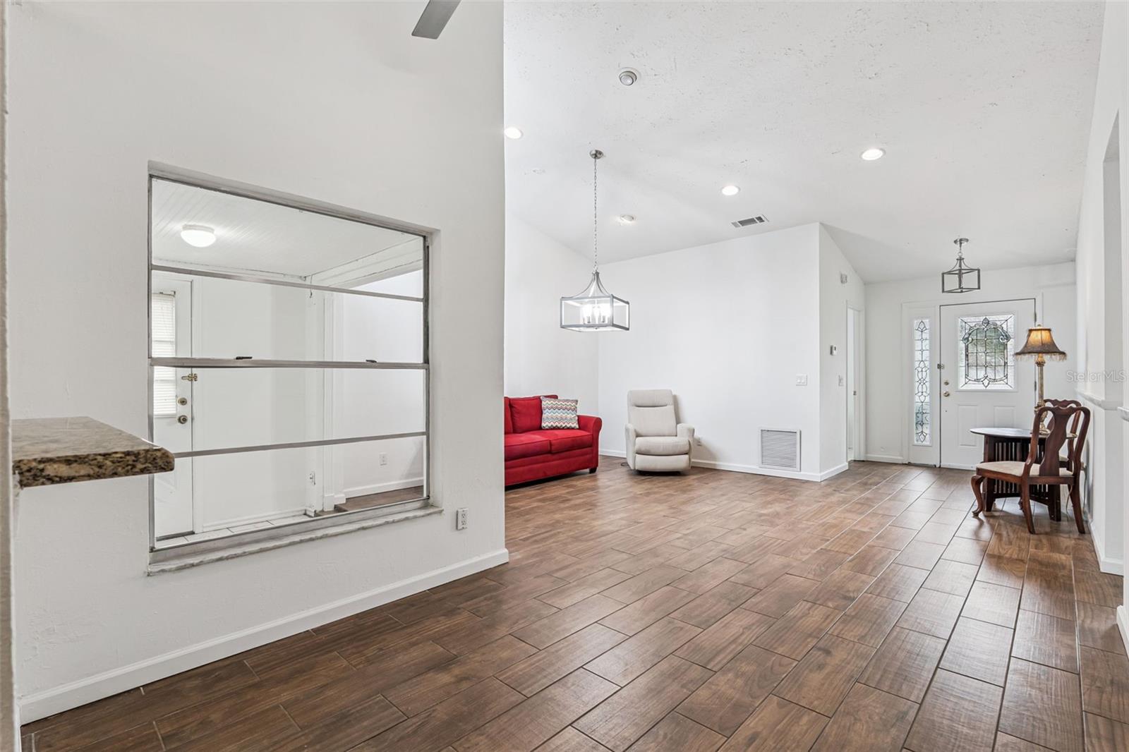 Image 5 of 19 For 1256 Pin Oak Drive