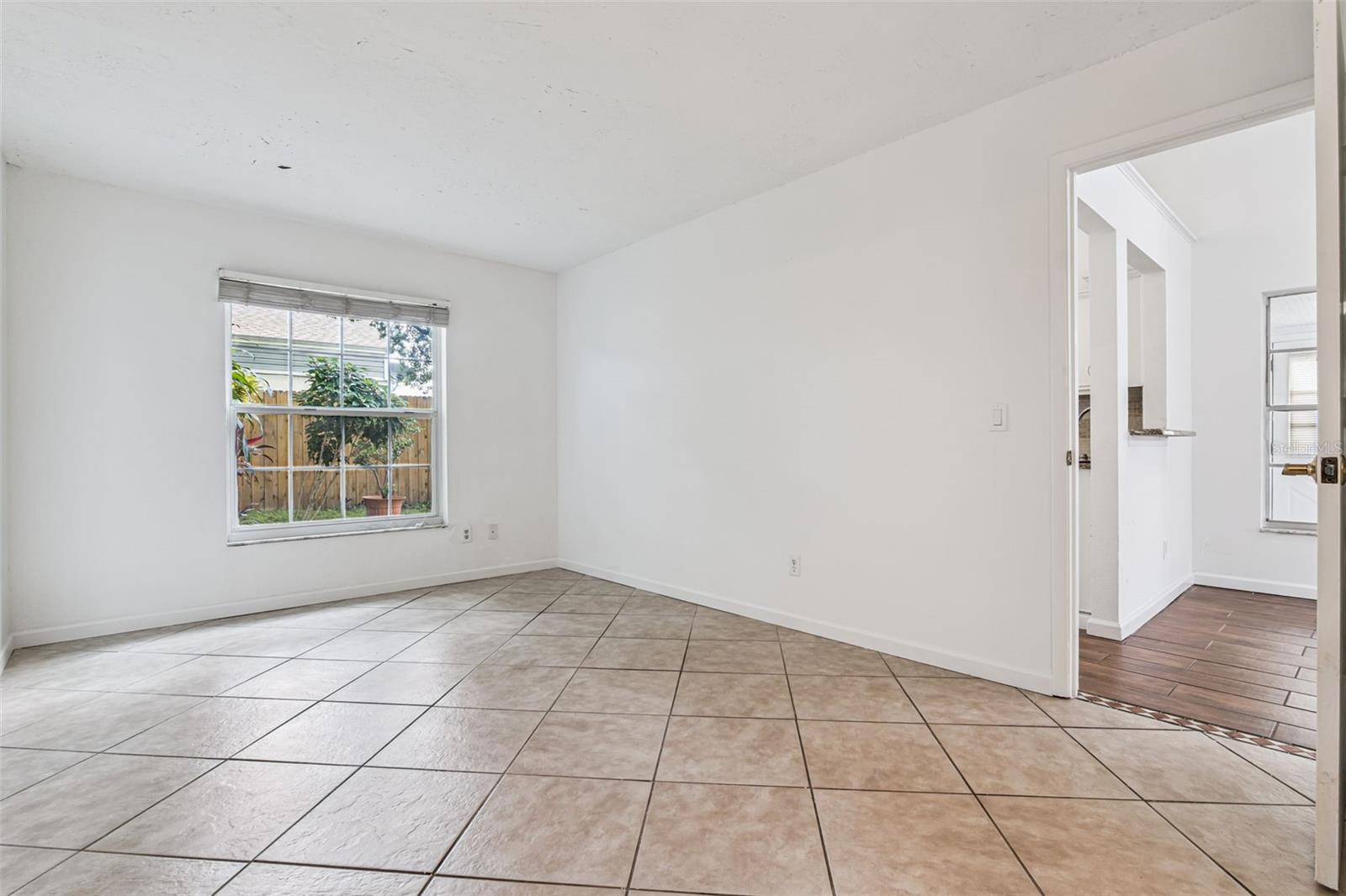 Image 9 of 19 For 1256 Pin Oak Drive