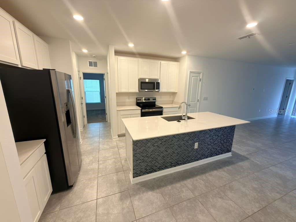 Image 7 of 22 For 207 Aqua Avenue