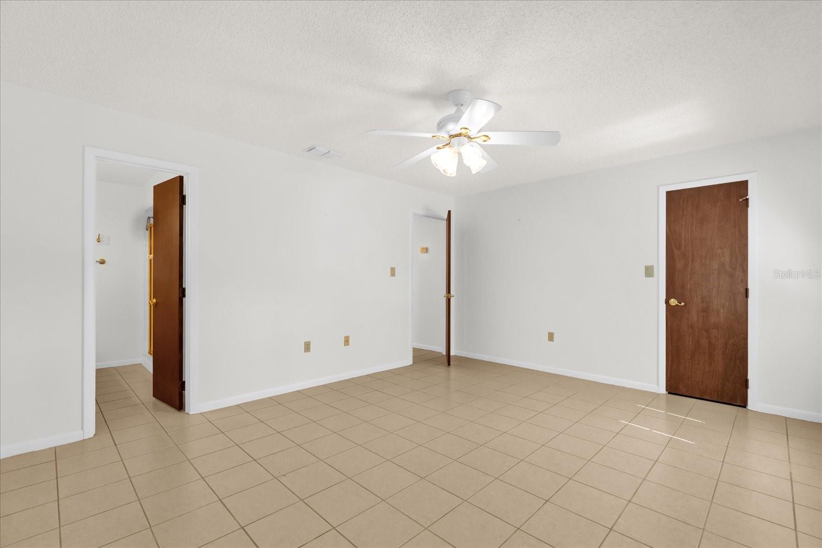 Image 7 of 26 For 25 Forest Drive