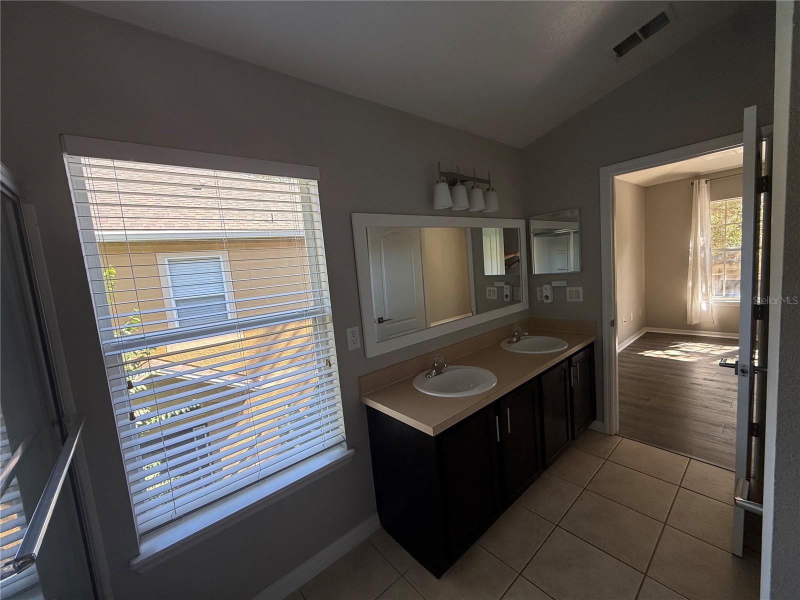 Image 15 of 42 For 1810 Pine Oak Trail