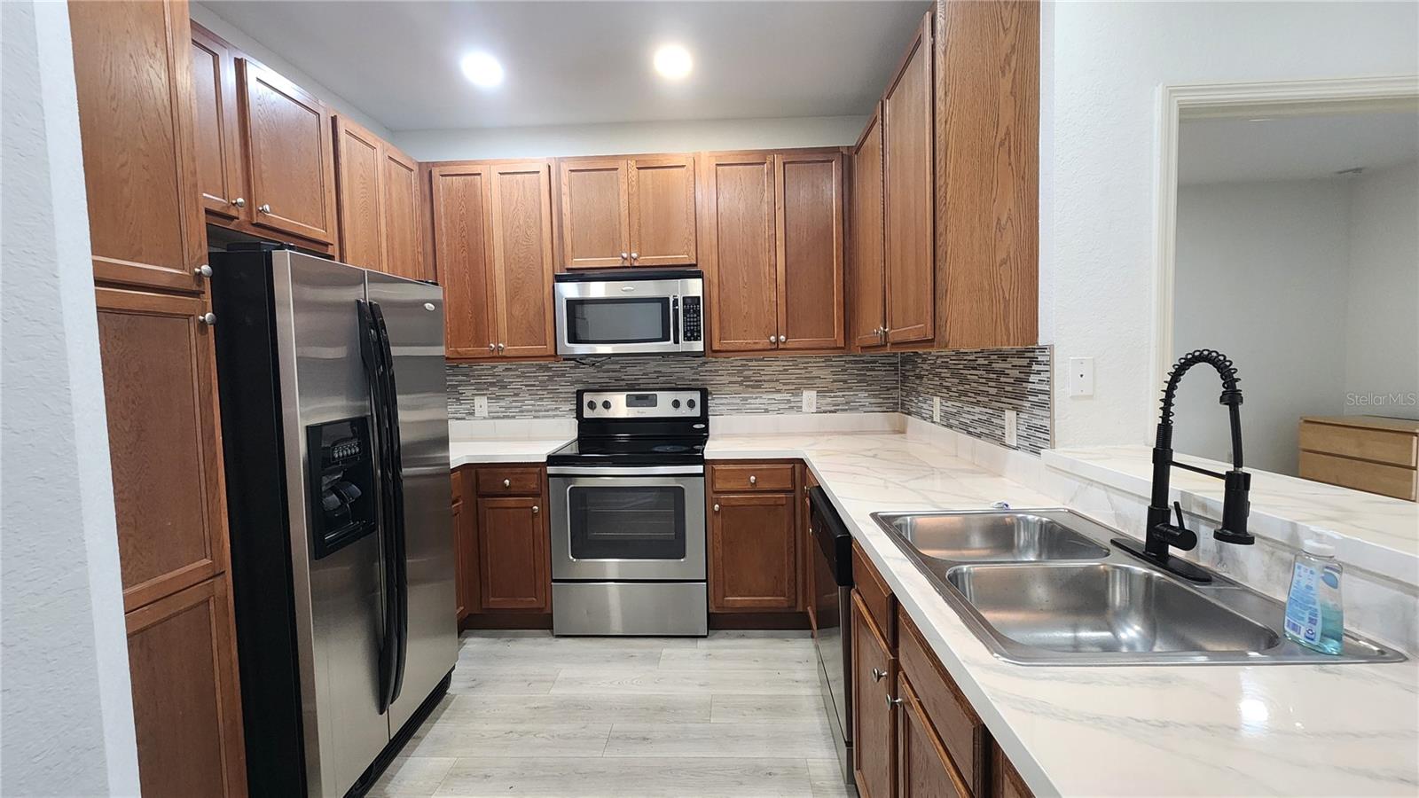 Image 10 of 32 For 2316 Grand Central Parkway 10