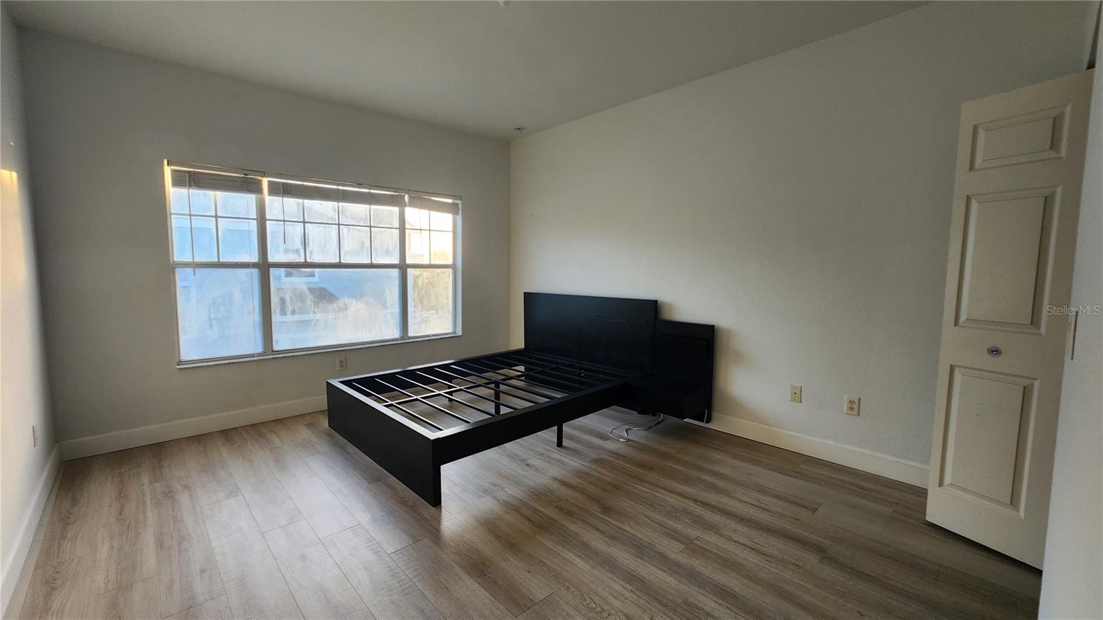 Image 17 of 32 For 2316 Grand Central Parkway 10