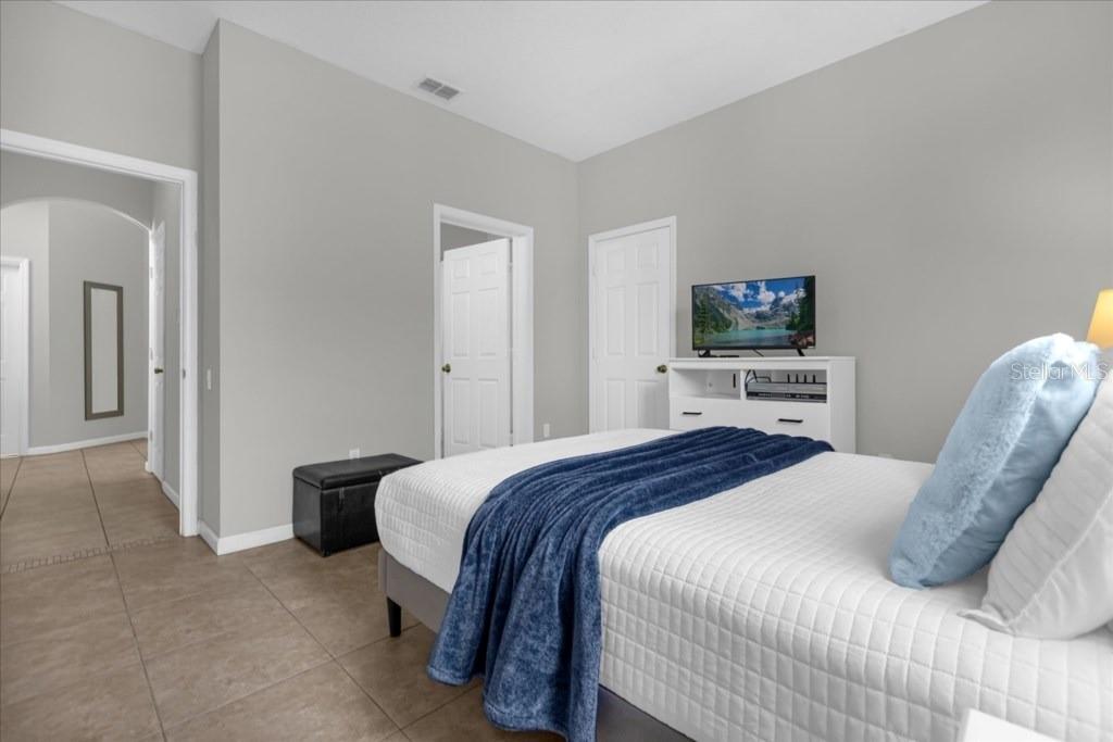 Image 10 of 44 For 8017 King Palm Circle