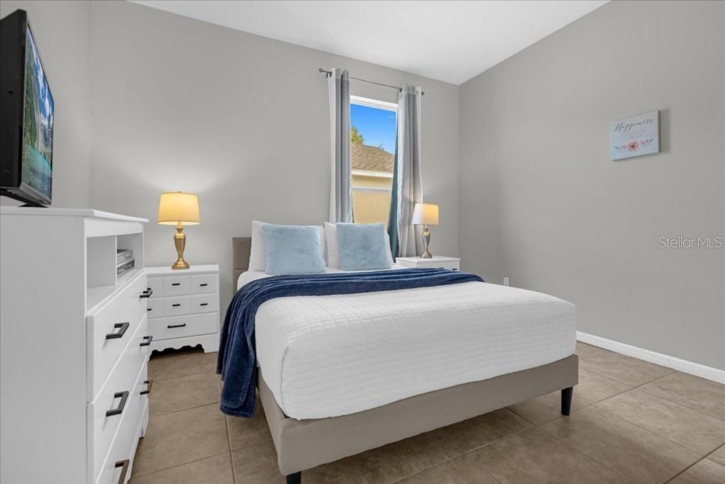 Image 17 of 44 For 8017 King Palm Circle