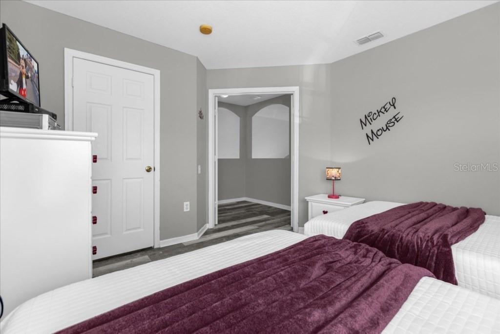 Image 20 of 44 For 8017 King Palm Circle