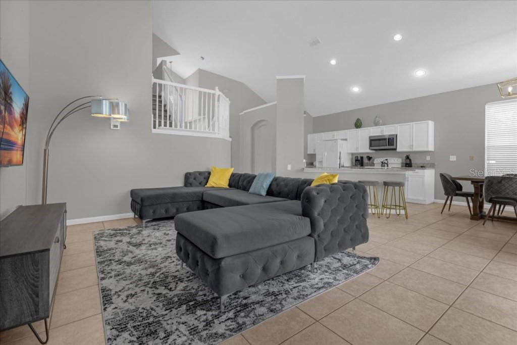 Image 5 of 44 For 8017 King Palm Circle