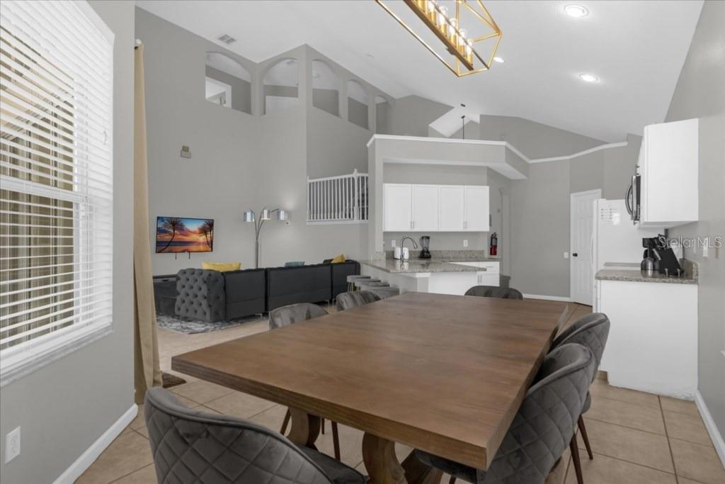 Image 8 of 44 For 8017 King Palm Circle