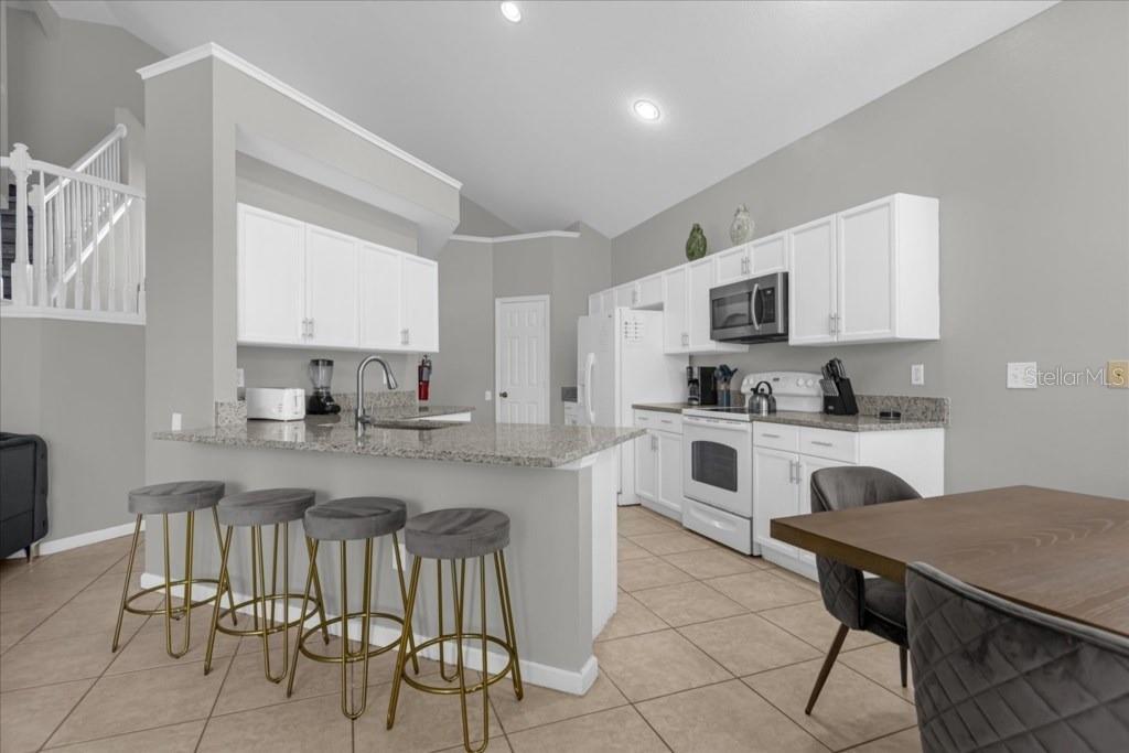 Image 9 of 44 For 8017 King Palm Circle