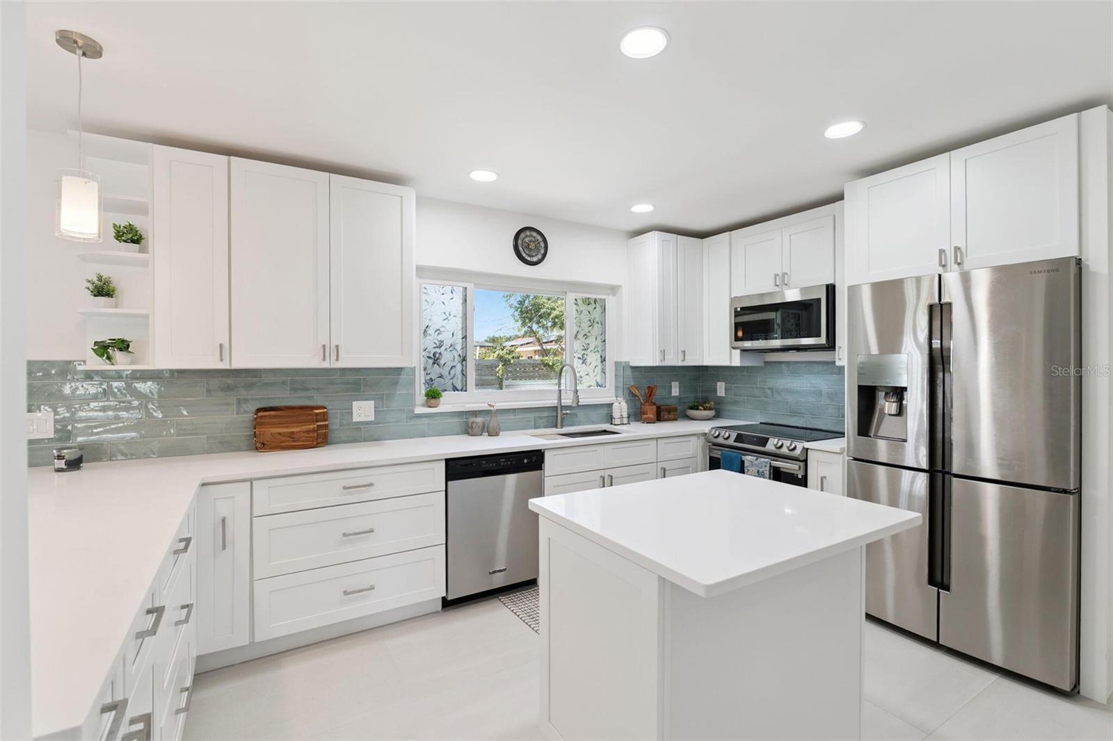 Image 12 of 31 For 2335 Tropical Shores Drive Se