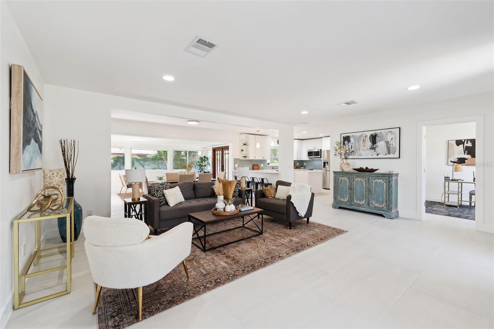 Image 4 of 31 For 2335 Tropical Shores Drive Se