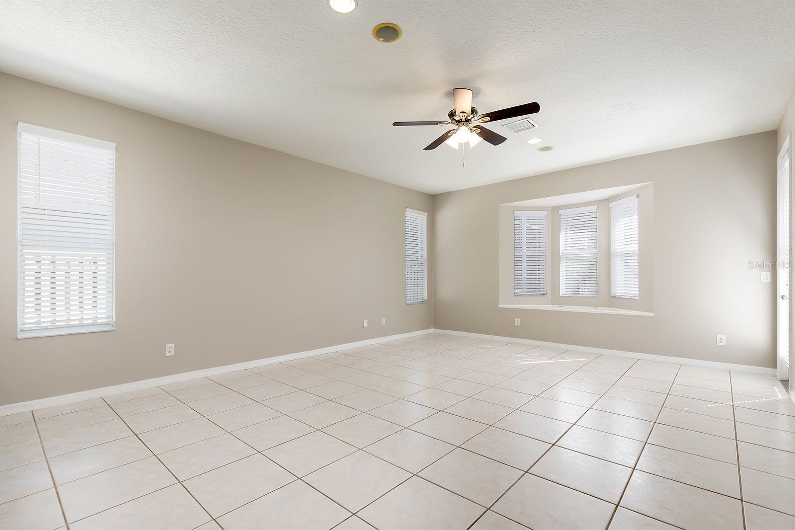 Image 19 of 58 For 14682 Braddock Oak Drive