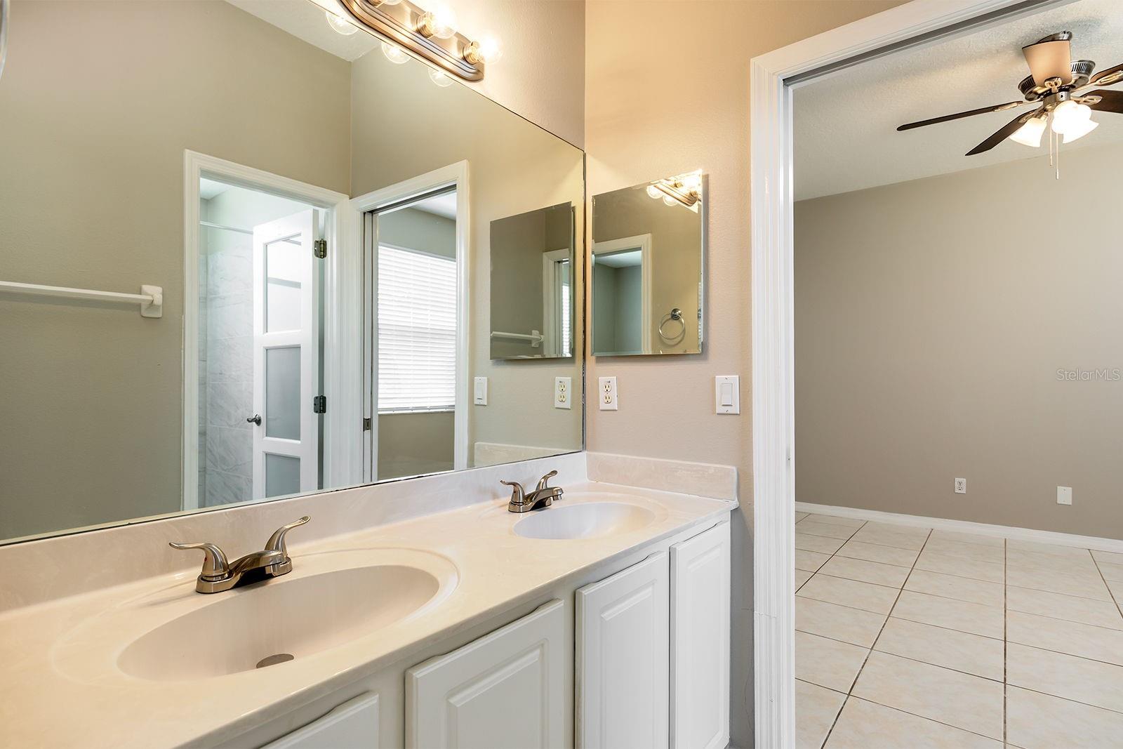 Image 28 of 58 For 14682 Braddock Oak Drive