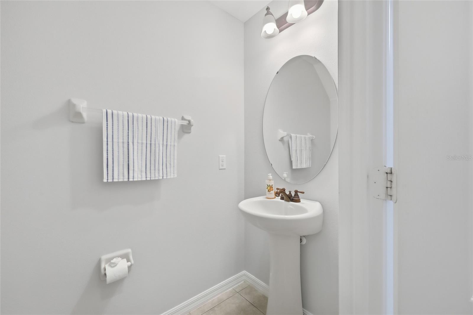 Image 17 of 52 For 9117 Oak Commons Way