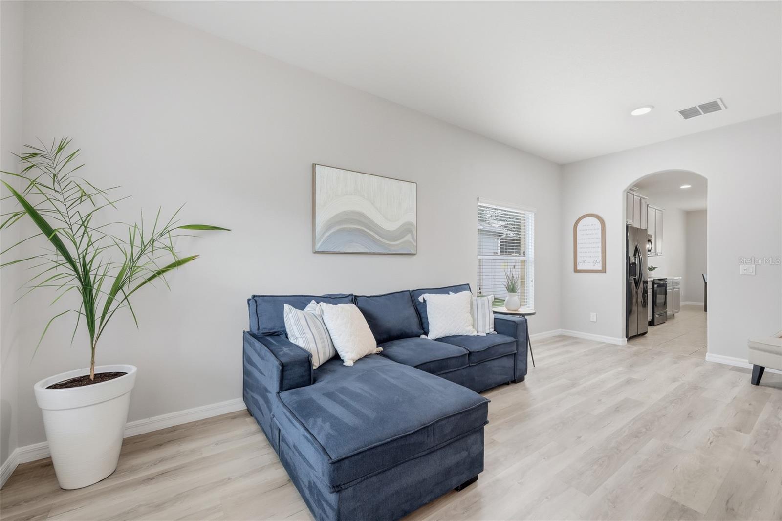 Image 7 of 52 For 9117 Oak Commons Way