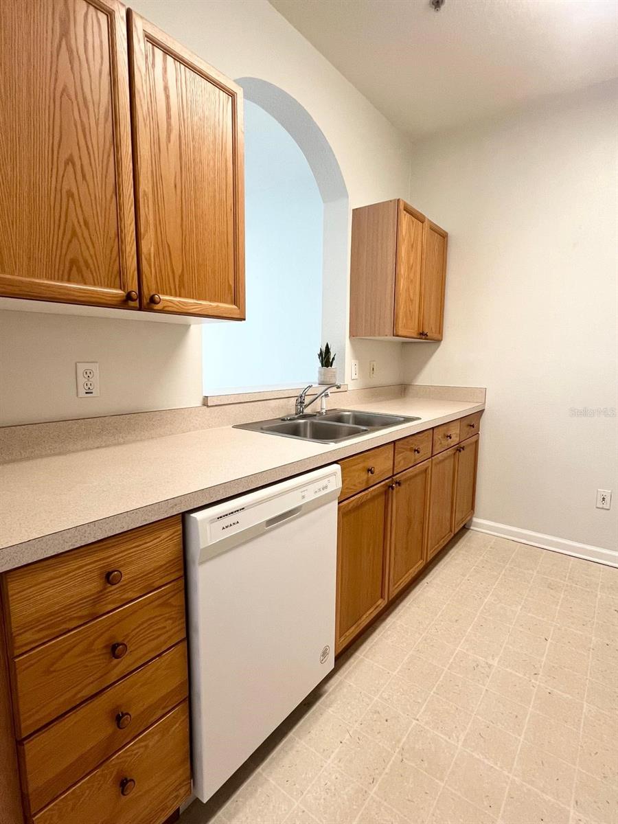 Image 13 of 40 For 8101 Coconut Palm Way 205