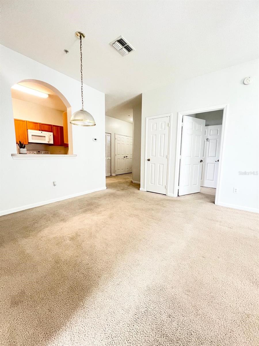 Image 18 of 40 For 8101 Coconut Palm Way 205