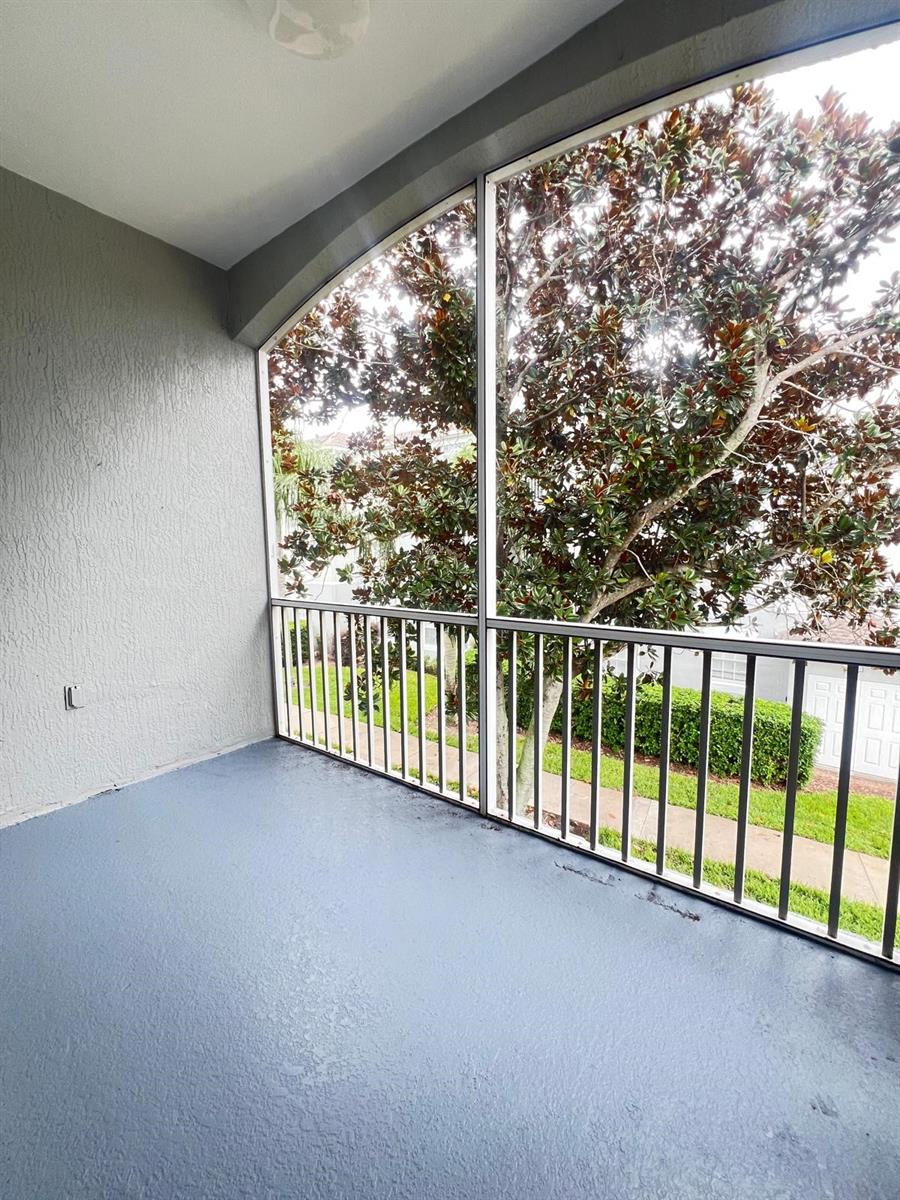 Image 19 of 40 For 8101 Coconut Palm Way 205