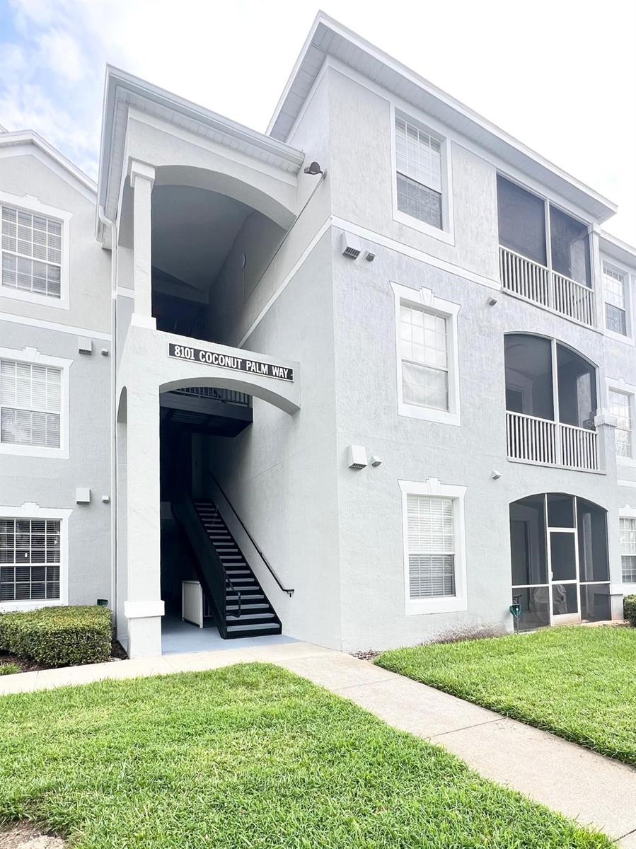 Image 3 of 40 For 8101 Coconut Palm Way 205