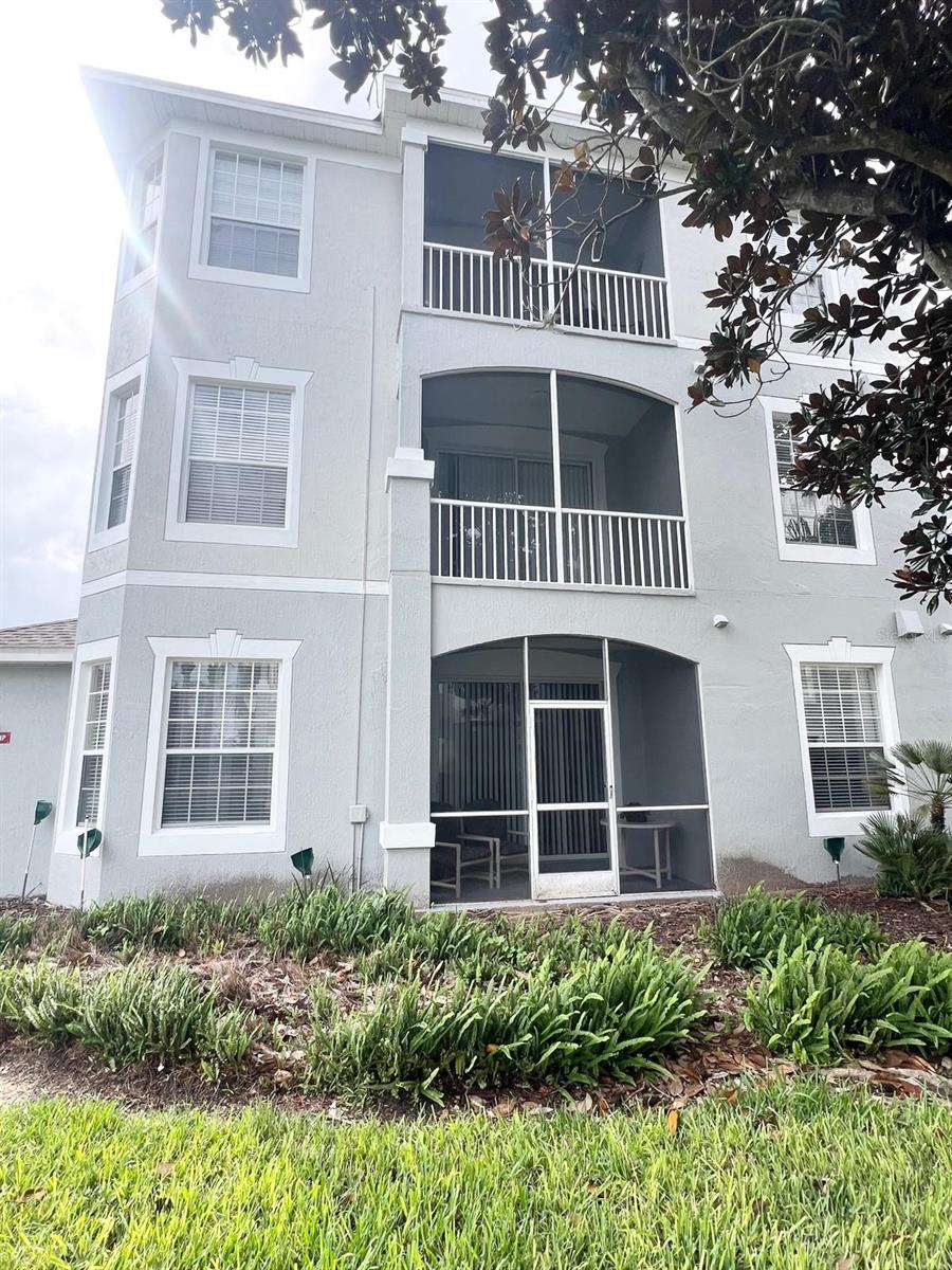 Image 4 of 40 For 8101 Coconut Palm Way 205