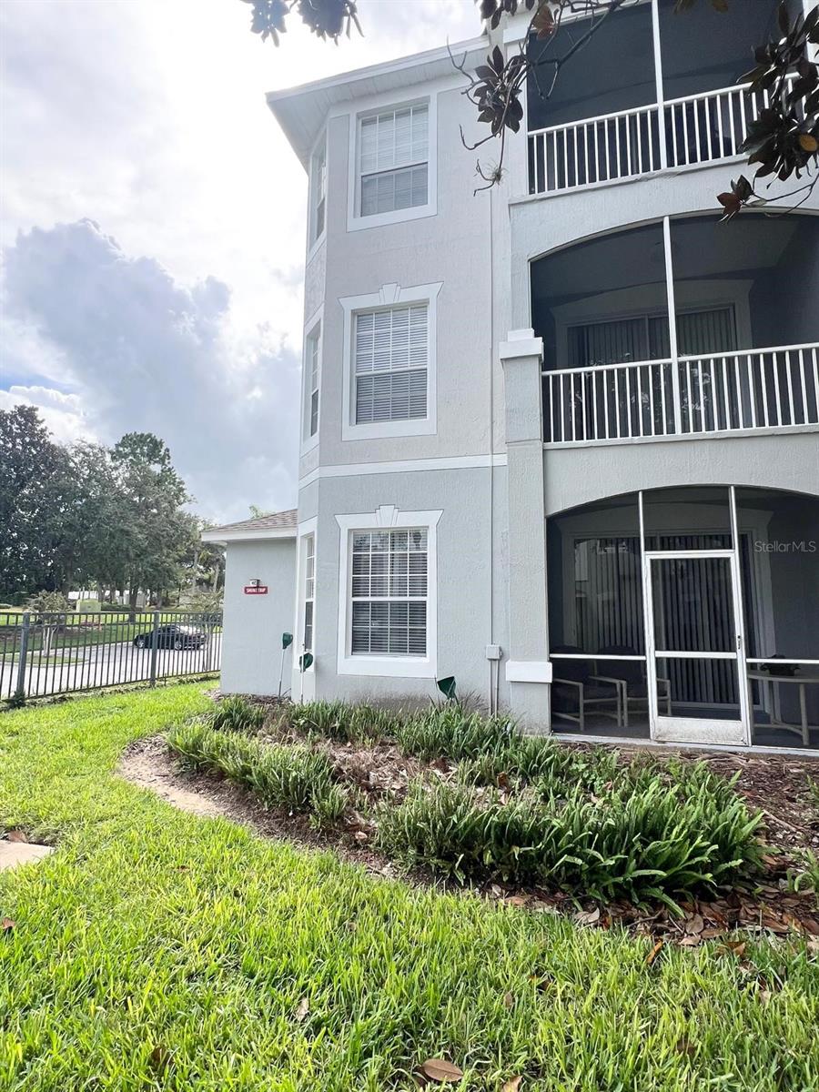 Image 5 of 40 For 8101 Coconut Palm Way 205