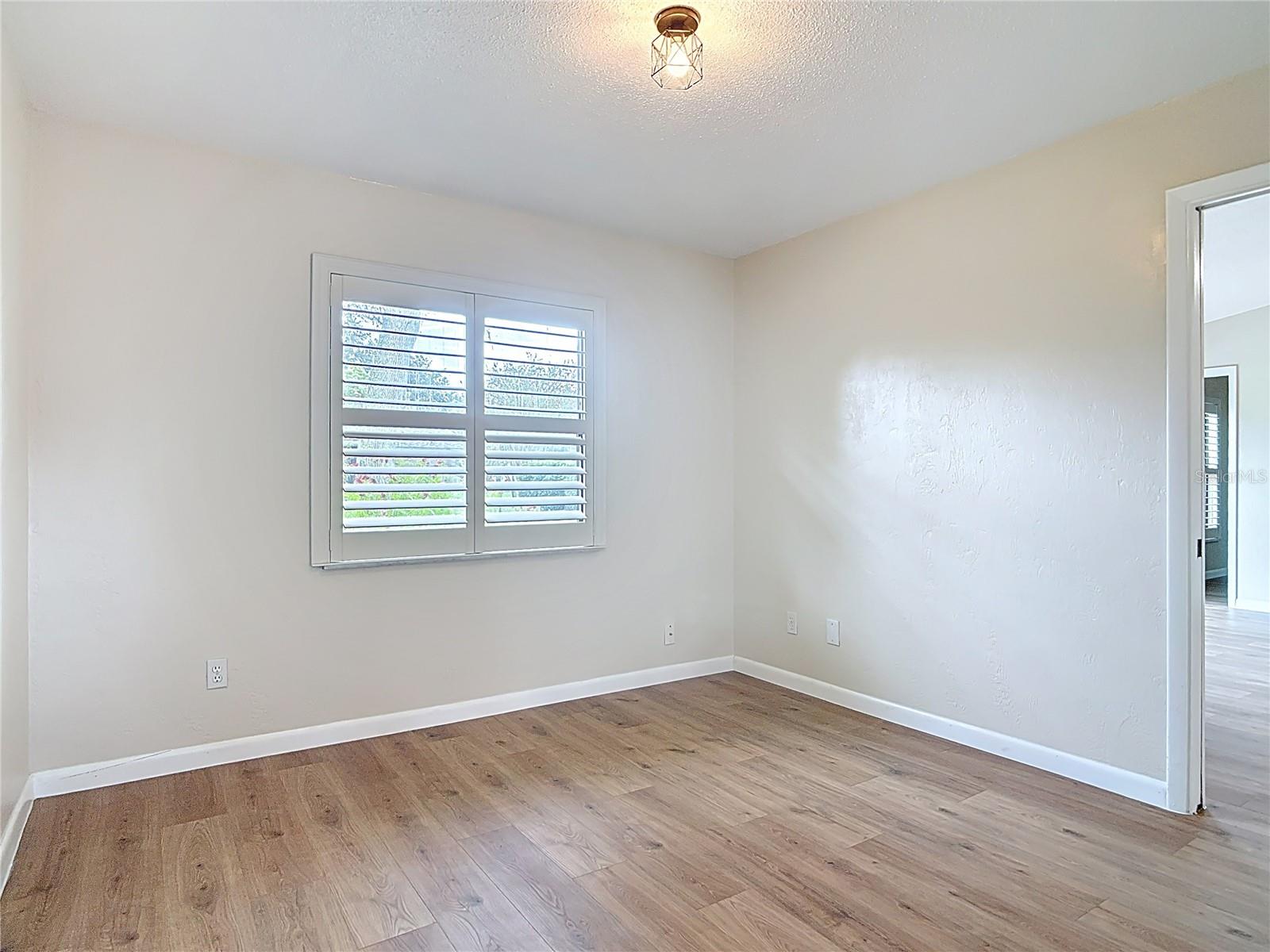 Image 14 of 40 For 105 Powderhorn Court
