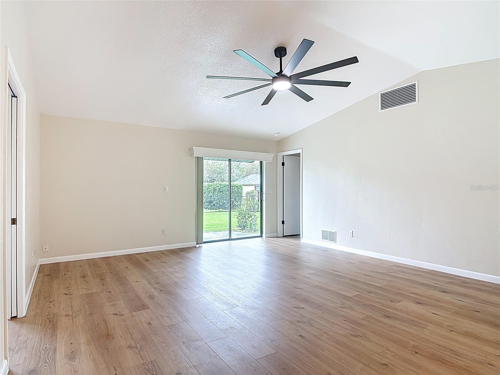 Image 5 of 40 For 105 Powderhorn Court