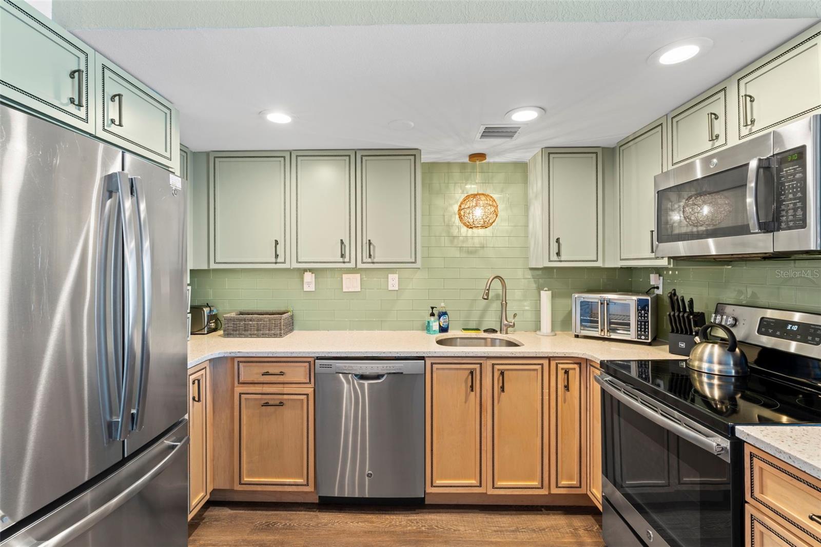 Image 12 of 40 For 2401 Atlantic Avenue 503a