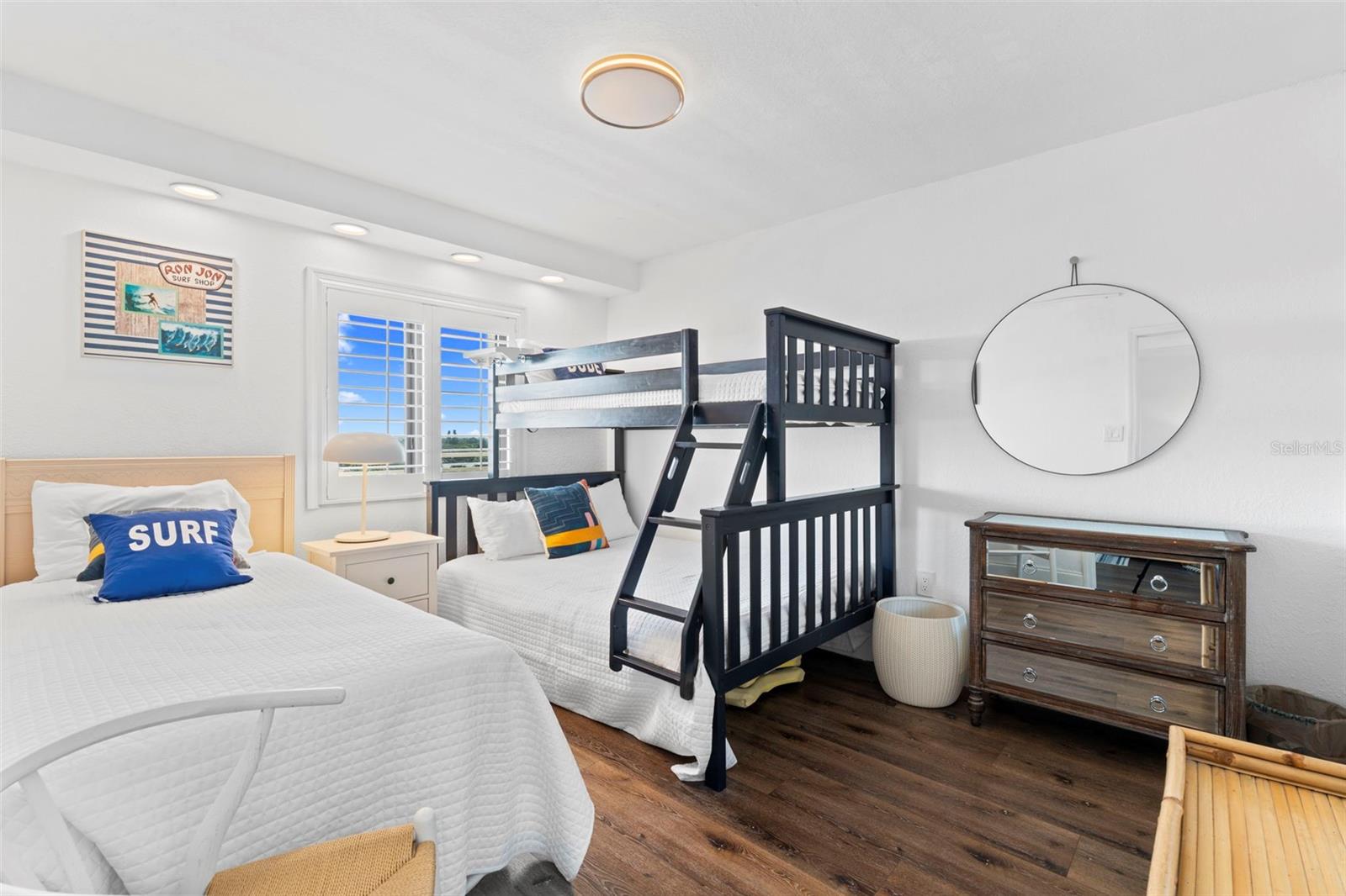 Image 6 of 40 For 2401 Atlantic Avenue 503a