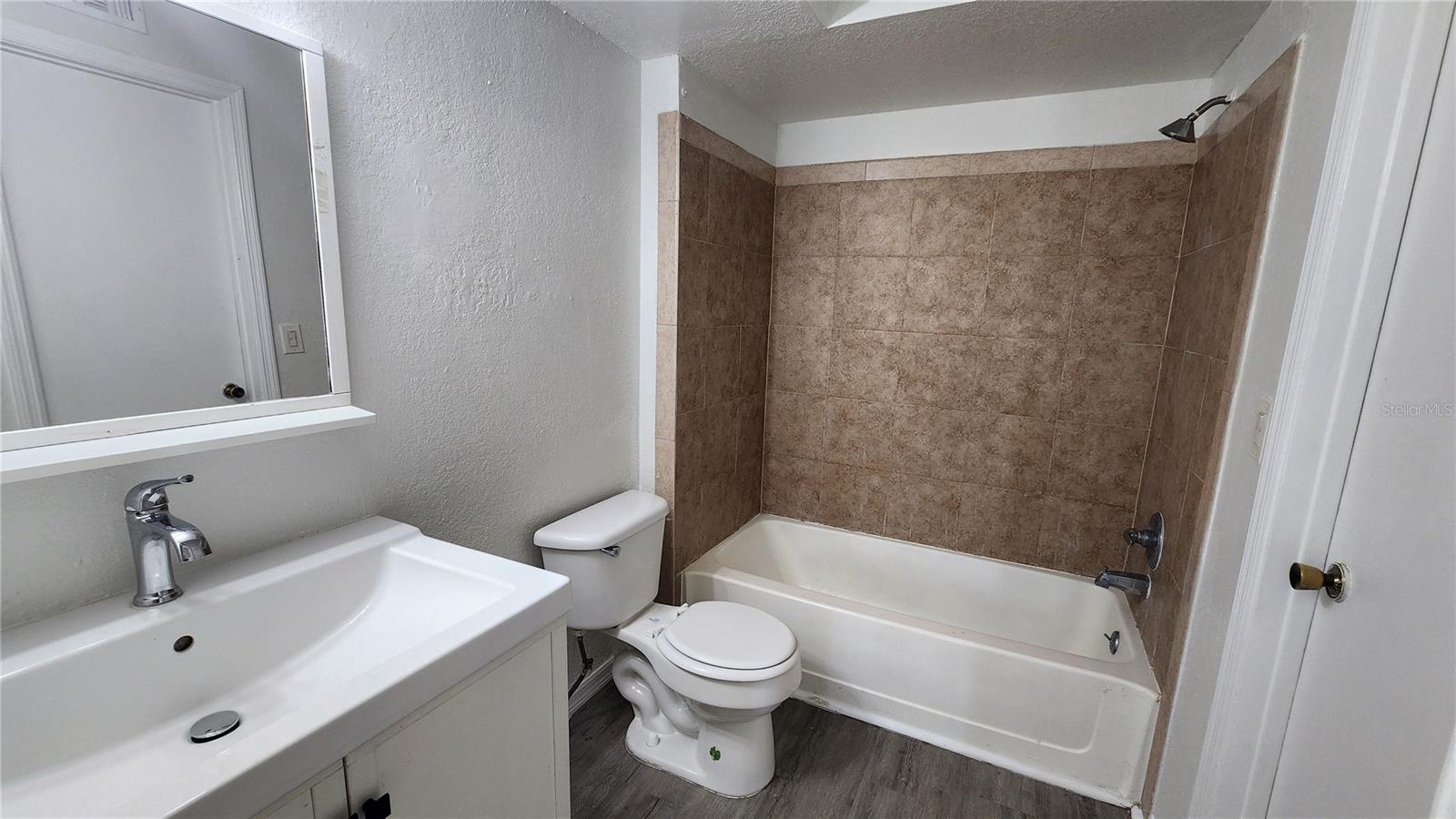 Image 18 of 22 For 4630 Commander Drive 1028