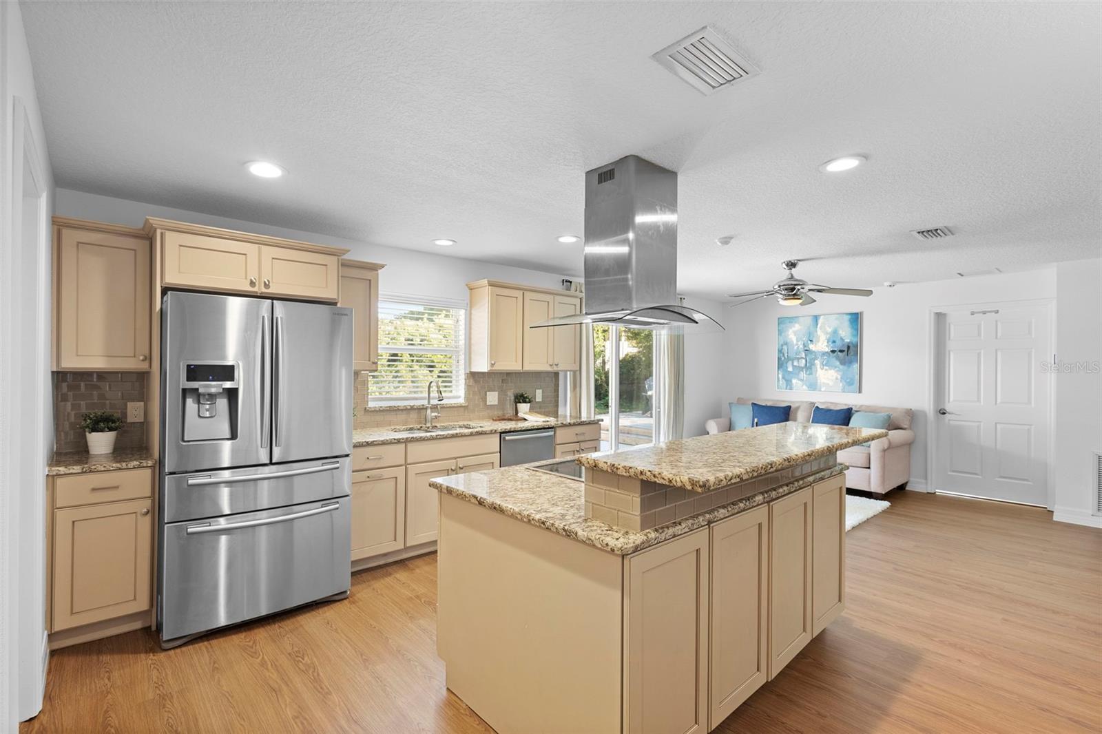 Image 10 of 23 For 10 Minnehaha Circle