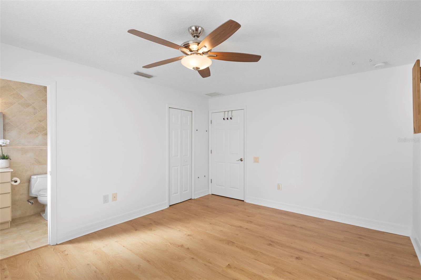 Image 13 of 23 For 10 Minnehaha Circle