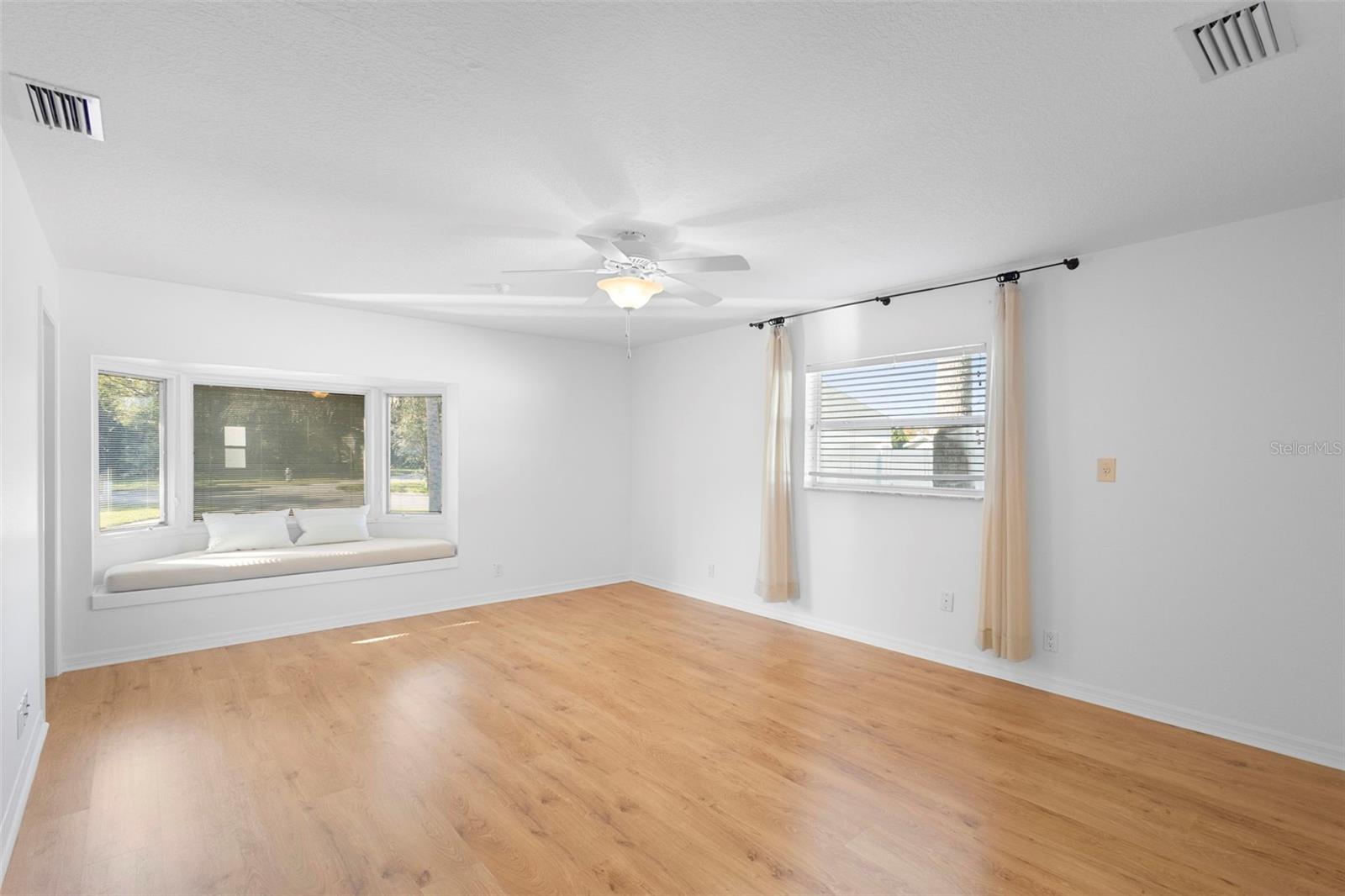 Image 15 of 23 For 10 Minnehaha Circle