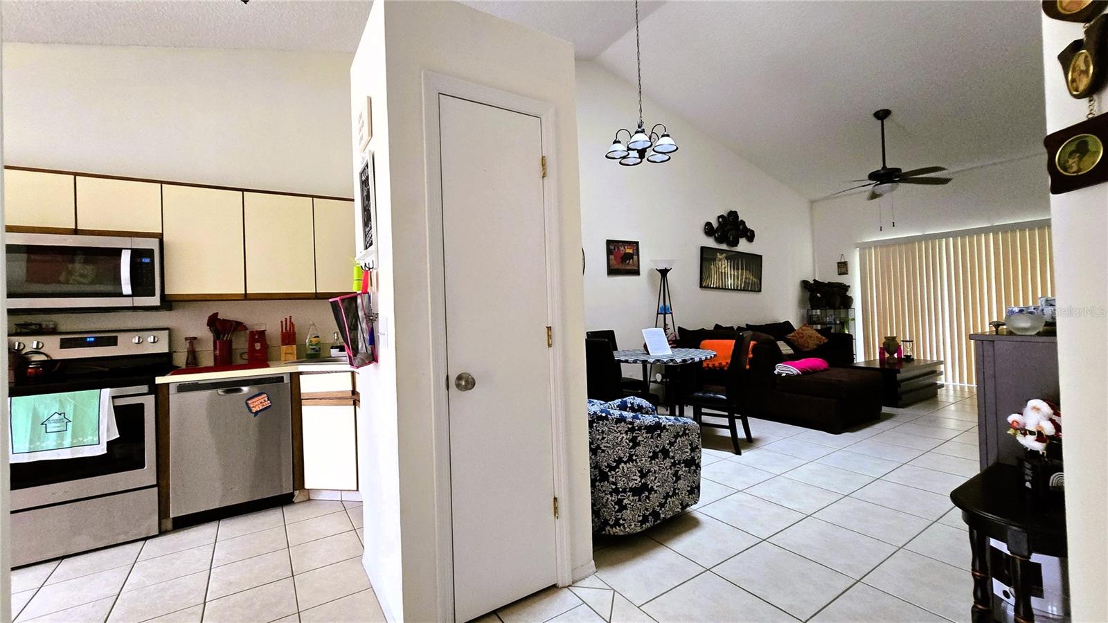 Image 14 of 49 For 149 Lakepointe Circle