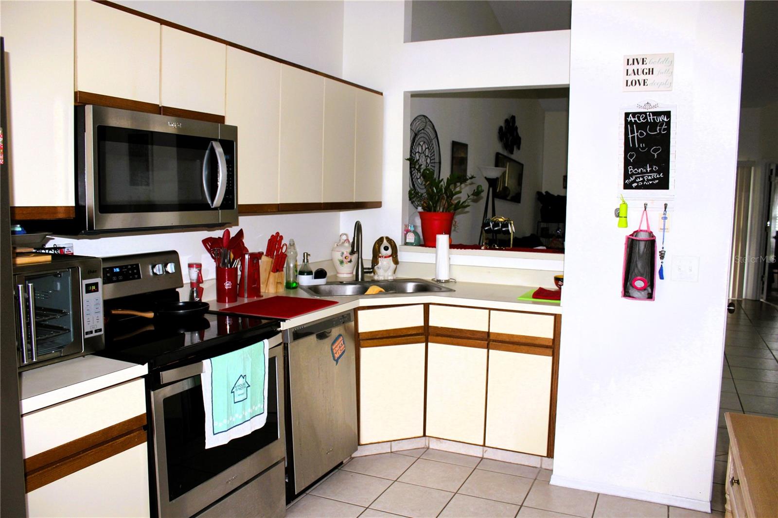 Image 19 of 49 For 149 Lakepointe Circle