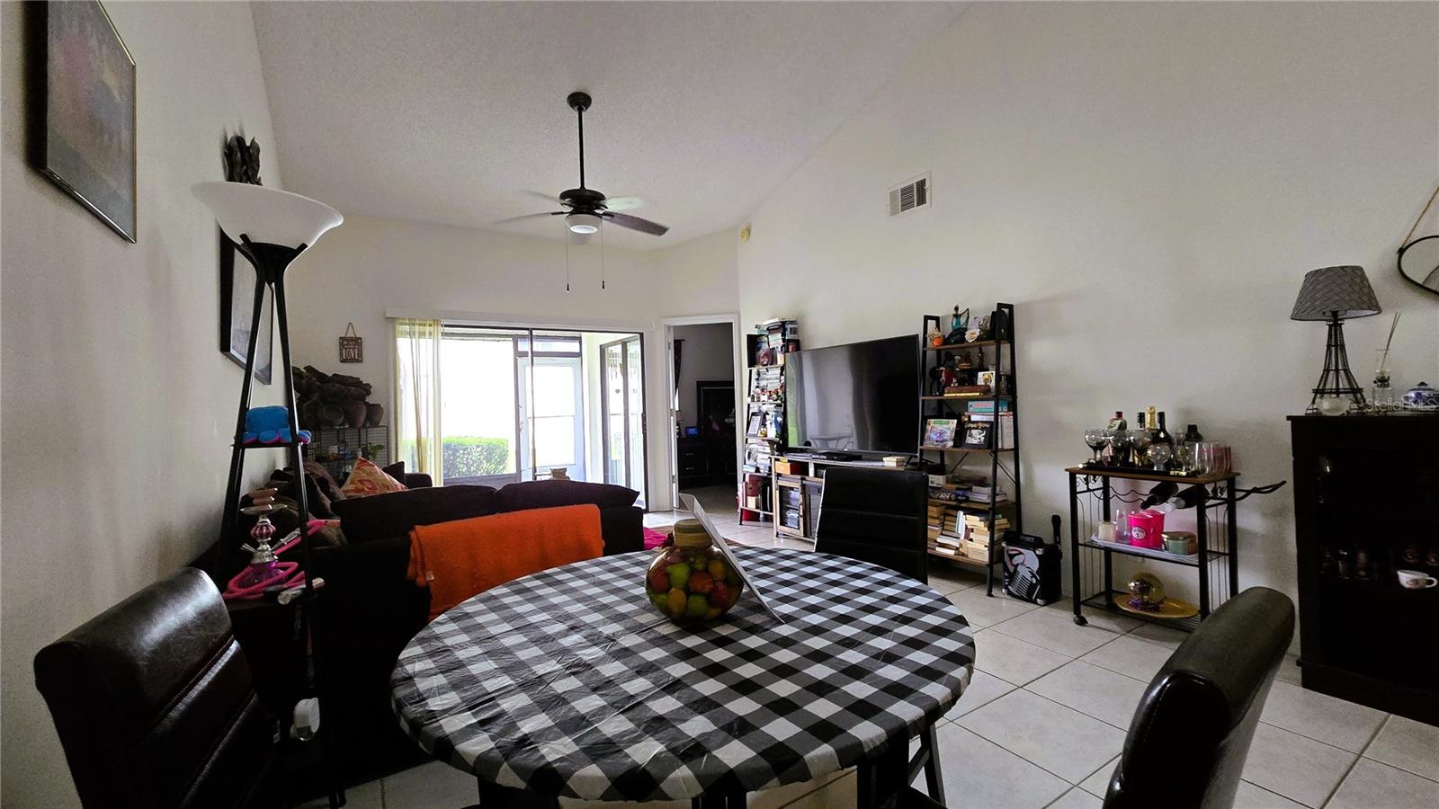 Image 23 of 49 For 149 Lakepointe Circle