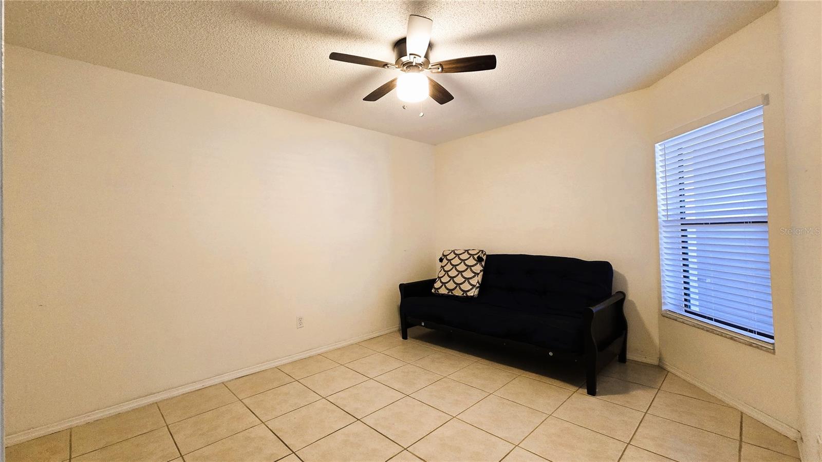 Image 27 of 49 For 149 Lakepointe Circle