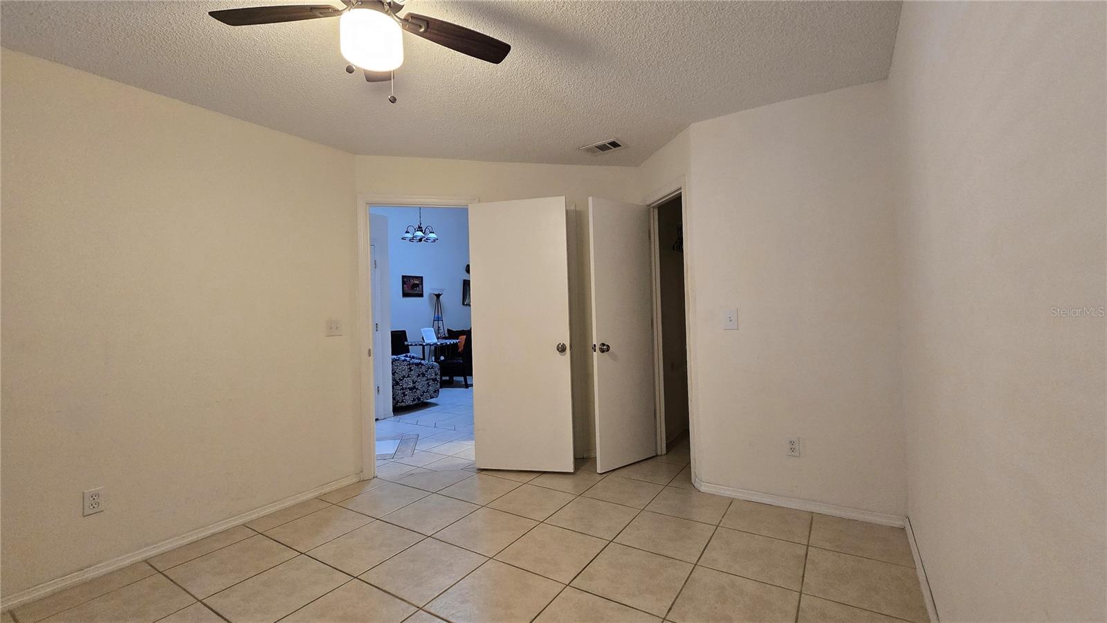 Image 28 of 49 For 149 Lakepointe Circle