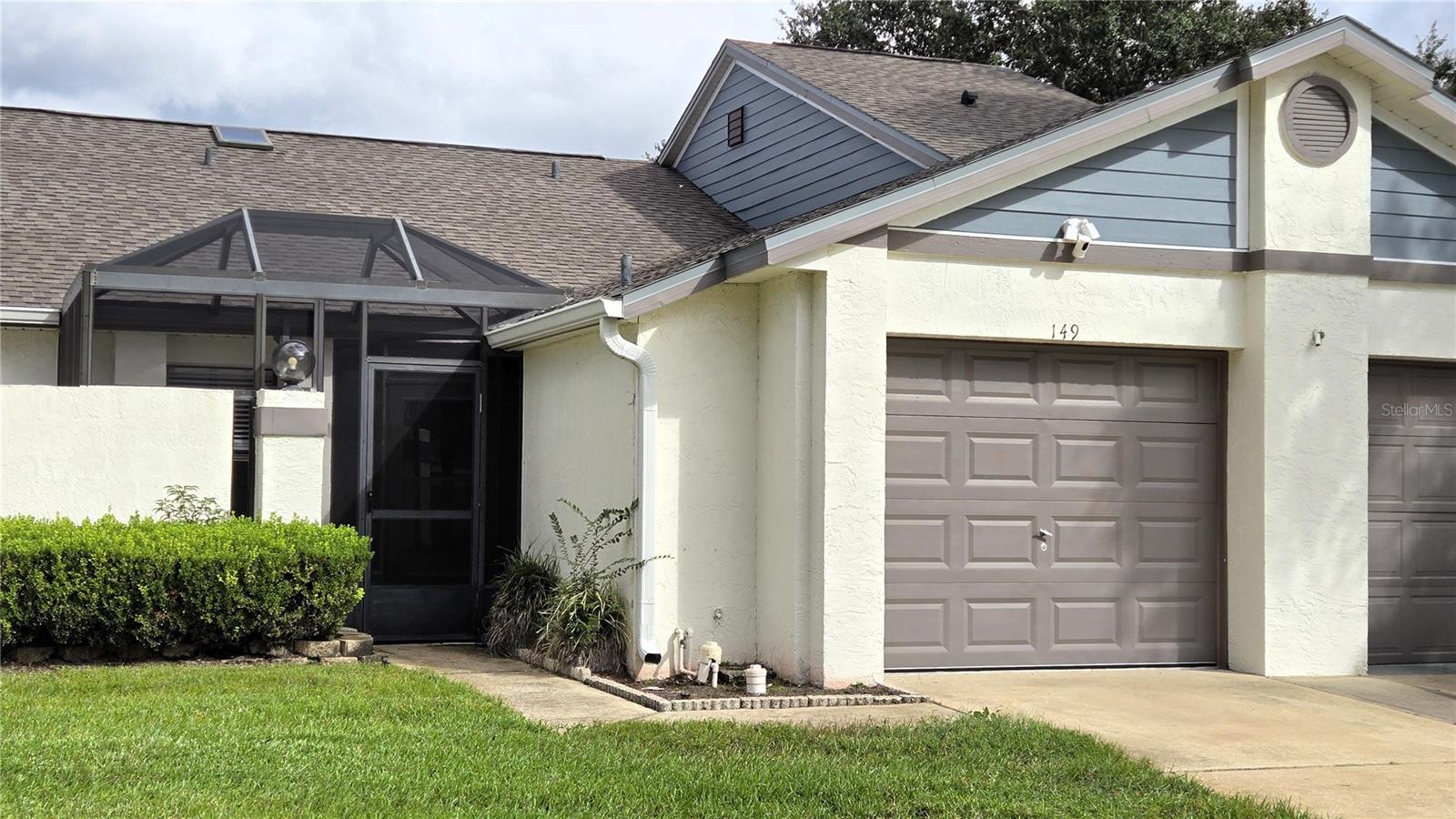 Image 3 of 49 For 149 Lakepointe Circle