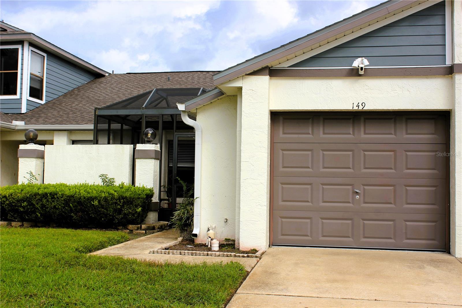 Image 4 of 49 For 149 Lakepointe Circle