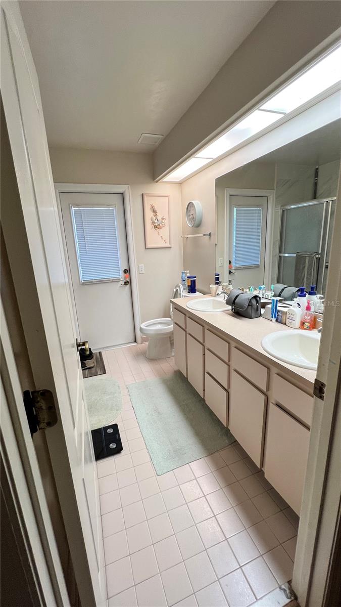 Listing photo id 11 for 4305 55th Way