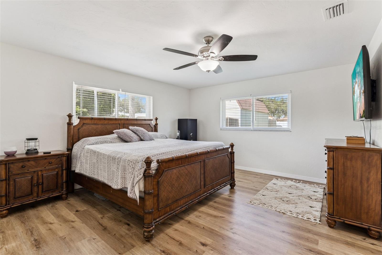 Image 21 of 47 For 1051 Eva Street