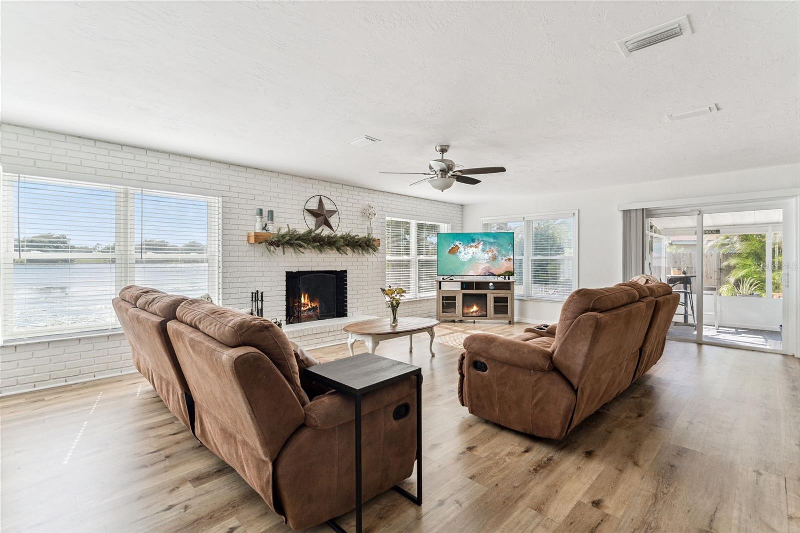 Image 4 of 47 For 1051 Eva Street