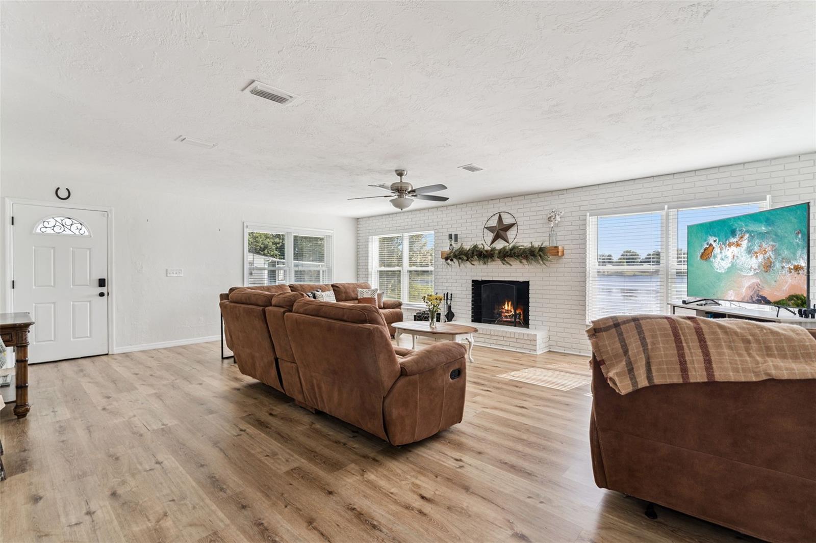 Image 5 of 47 For 1051 Eva Street