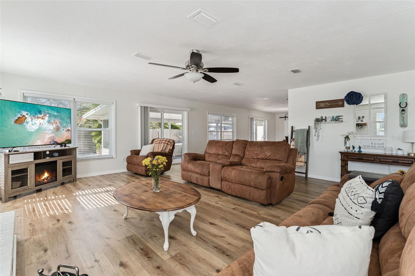 Image 6 of 47 For 1051 Eva Street