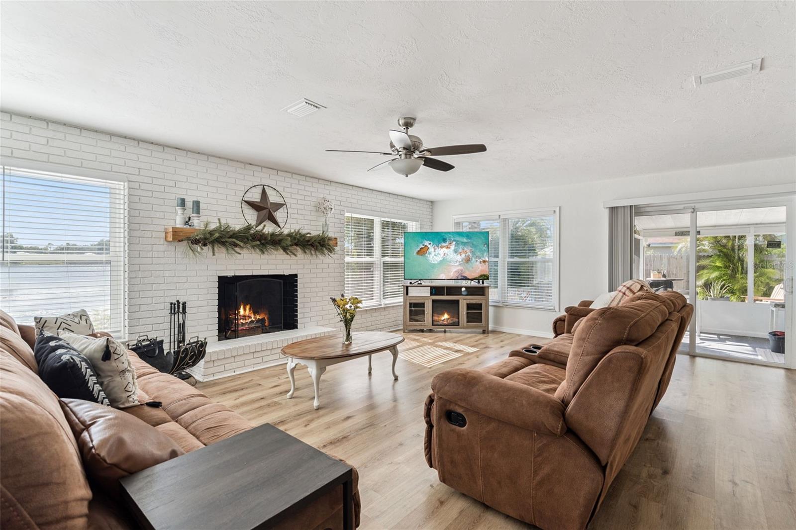 Image 7 of 47 For 1051 Eva Street