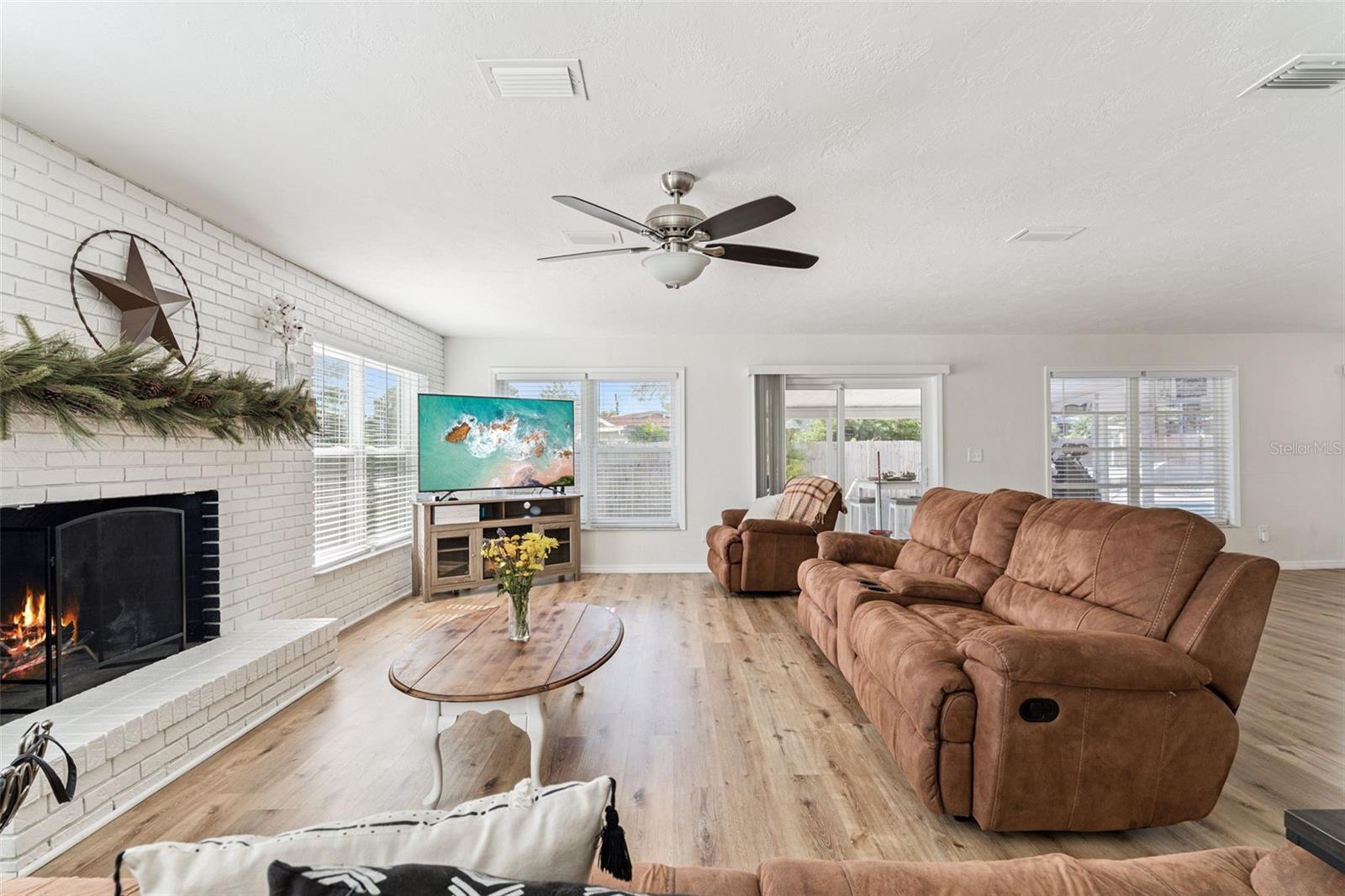 Image 8 of 47 For 1051 Eva Street